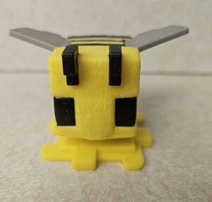 2025 Mcdonalda MINECRAFT Movie Happy Meal Toy BEE
